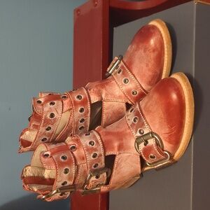 Freebird Grace Size 7. Red